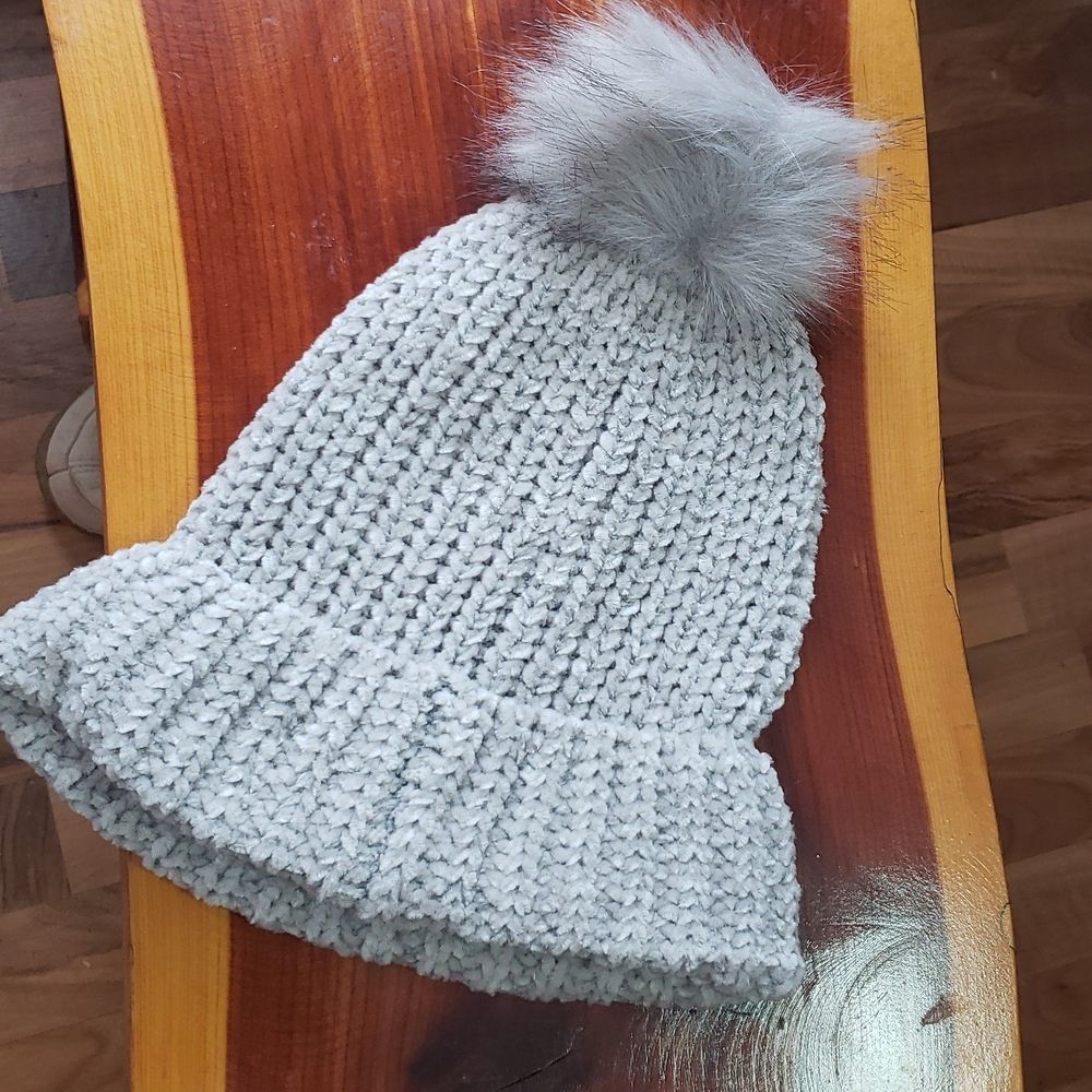 Gray Beanie Jules Kae - Picture 2 of 2